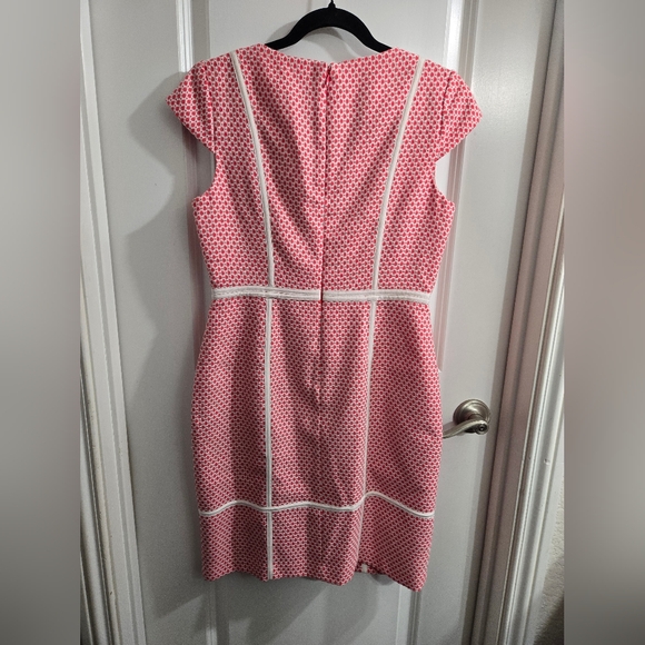 Adrianna Papell Guava Dot w/Contrast Ivory Piping U-Neck Texture Knit Dress - Picture 8 of 10